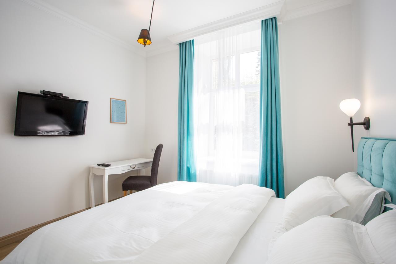 R.o.y.a.l Apartment
