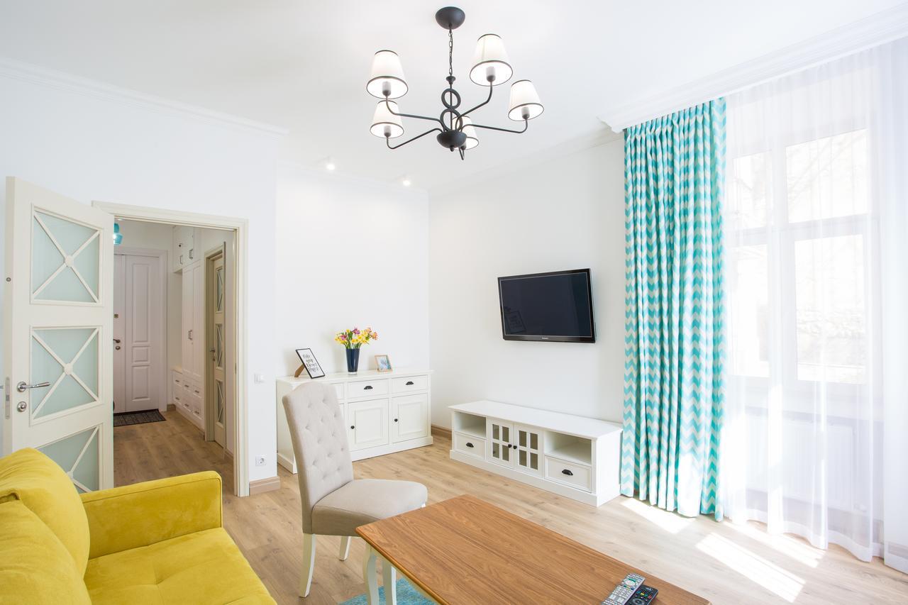 R.o.y.a.l Apartment *