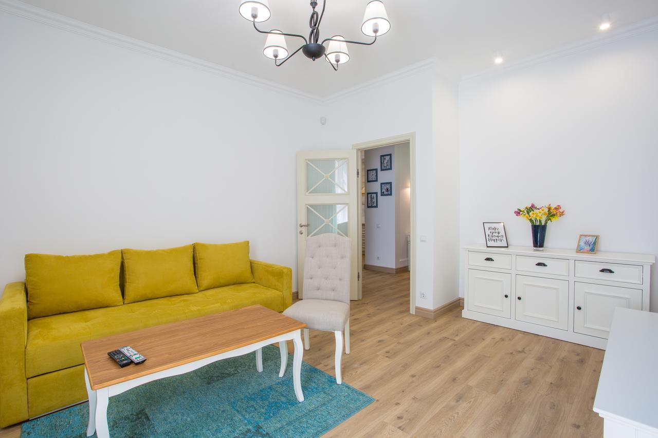 R.o.y.a.l Apartment